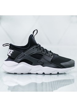 Buty sportowe damskie czarne do biegania nike huarache bez wzorów na płaskiej podeszwie wiązane 