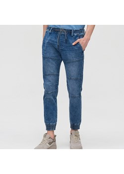 Cropp - Jeansowe joggery slouchy - niebieski ze sklepu Cropp w kategorii Jeansy męskie - zdjęcie 81103980