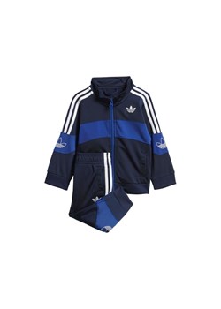 Dresy chłopięce adidas originals, wiosna 2020 w Domodi Dresy chłopięce adidas originals, wiosna 2020 w Domodi
