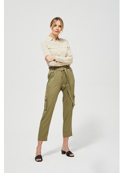 Luźne spodnie z wiązaniem w pasie ze sklepu Moodo.pl w kategorii Spodnie damskie - zdjęcie 84263310