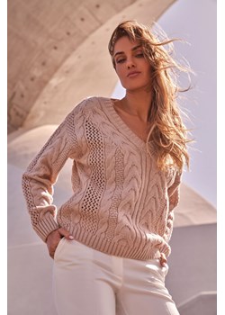 M510 Ażurowy sweter z dekoltem w serek - pudrowy ze sklepu Świat Bielizny w kategorii Swetry damskie - zdjęcie 89472802
