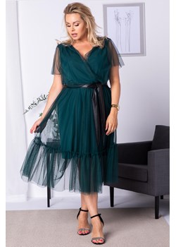 Sukienka plus size tiulowa z falbanką ASIA butelkowa zieleń ze sklepu karko.pl w kategorii Sukienki - zdjęcie 93515311