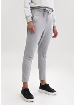 Szare Spodnie Dresowe Cahrera ze sklepu Born2be Odzież w kategorii Spodnie damskie - zdjęcie 95026131