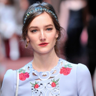 Inspiracje z wybiegów: ozdoby do włosów