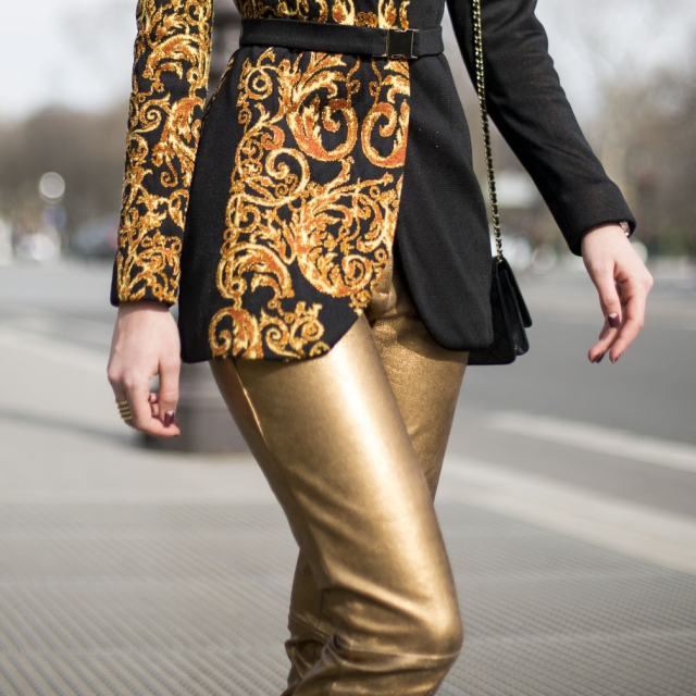 Jak nosić spodnie z połyskiem?