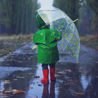 Jak ubrać dziecko w deszczowy dzień?