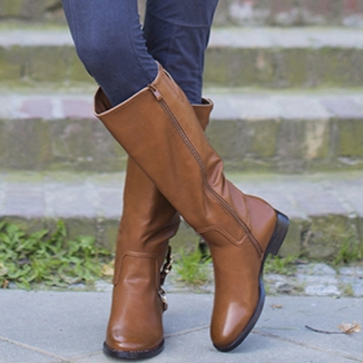 Kozaki na płaskiej podeszwie z wyprzedaży