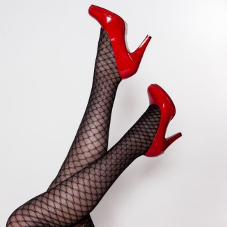 Lakierowane szpilki - jak nosić?