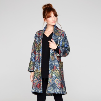 Płaszcze we wzory - jak nosić?