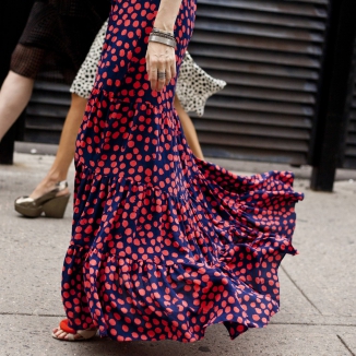 Sukienki maxi w promocyjnych cenach