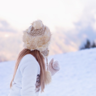 Zimowy niezbędnik: czapka z futerkiem