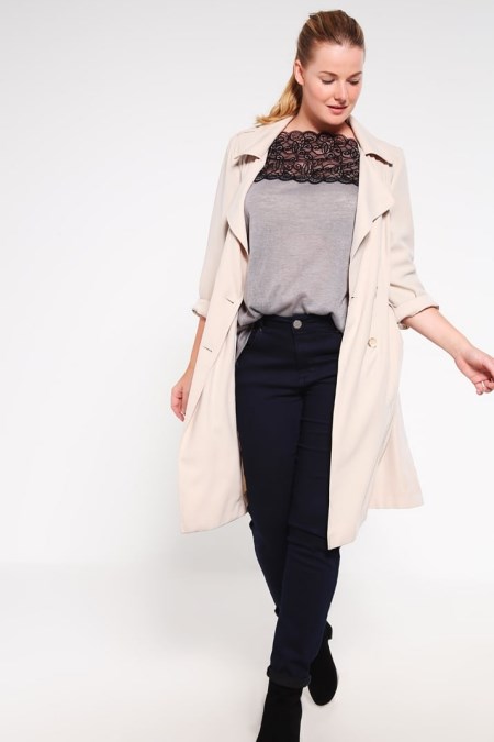 Szara bluzka damska z koronką plus size.